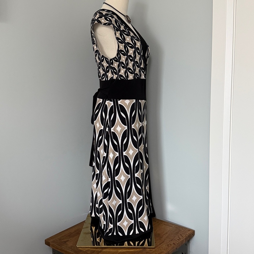 Le Château Geometric Maxi Dress – Size M,made in Canada for vacation or everyday - Picture 8 of 8